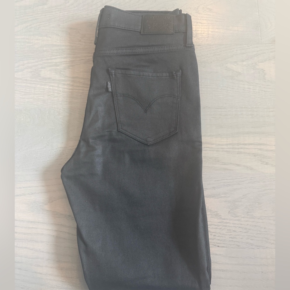 Levi’s 720 high rise super skinny black with sparkle sz 29